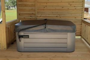 Top 5 Reasons to Replace Your Hot Tub Cover